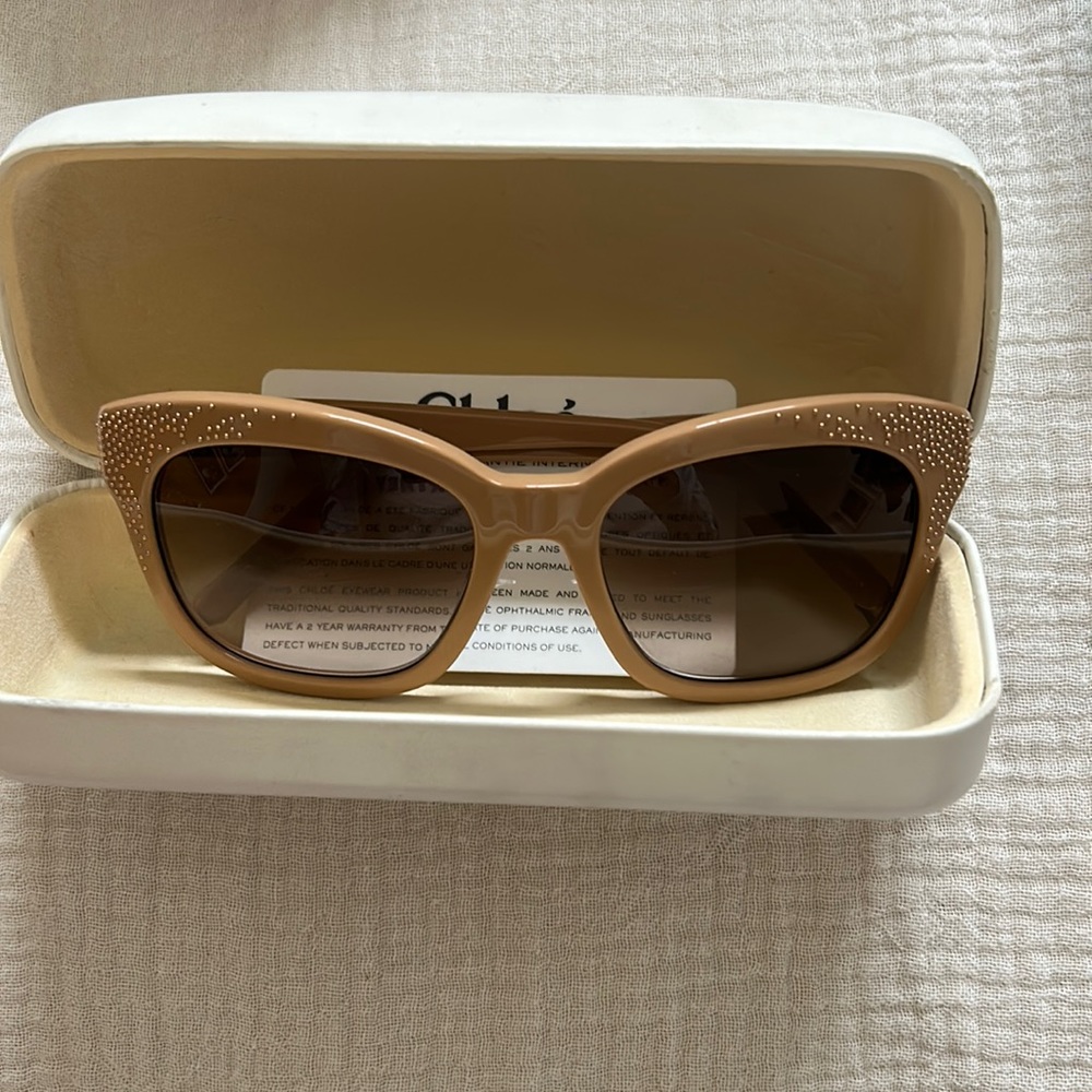 Barely worn tan Chloè sunglasses. Originally $390 with certificate and case.